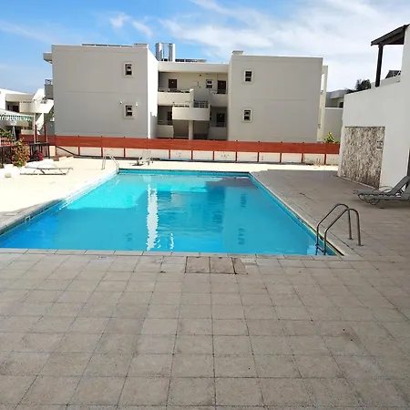 Holyday Ground Floor, Free Internet * أيا نابا